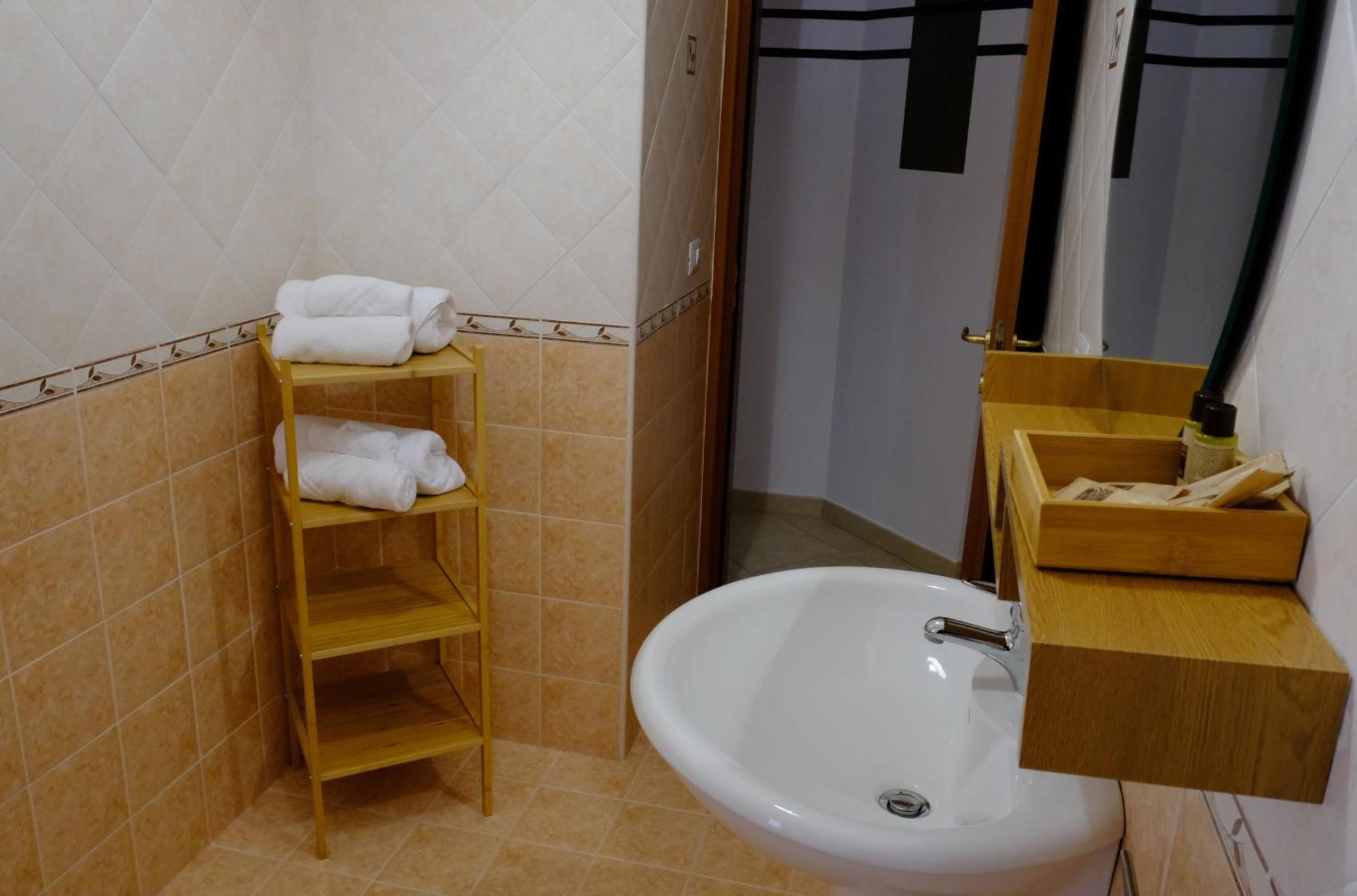 Matteotti Rooms มาเตรา ภายนอก รูปภาพ
